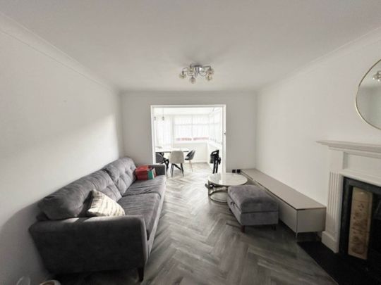 West Beckton, London - Photo 1