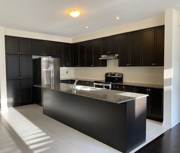 For Lease - 10 Folliot Street, Aurora, Ontario - Photo 3
