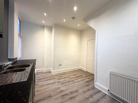 4 bedroom terraced house to rent - Photo 3