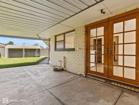 Spacious Family Home in a Convenient Location - Photo 4