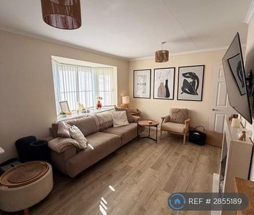 4 bedroom detached house to rent - Photo 2