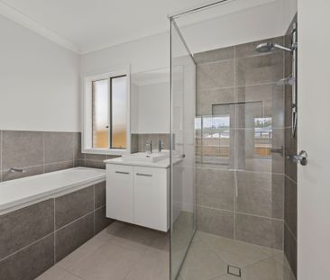 26 Alpine Cct, Redbank Plains QLD 4301 - House For Rent | Domain - Photo 3