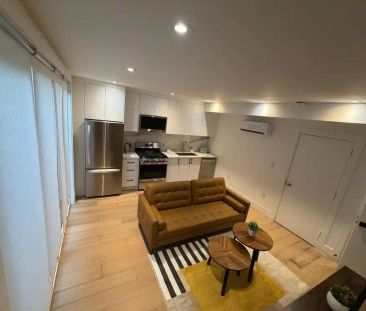 Toronto Furnished Lower Duplex for Rent - Charming 2 Bed, 1.5 Bath ... - Photo 2