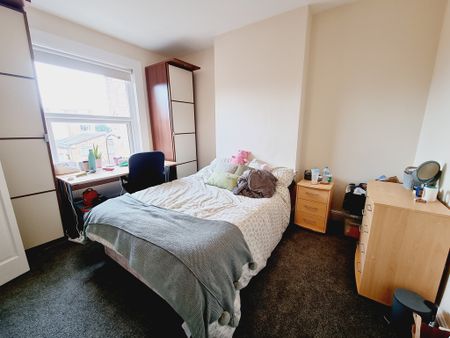 6 Bed Student Accommodation - Photo 2