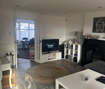 Room in a Shared House, Ramshead Crescent, LS14 - Photo 1