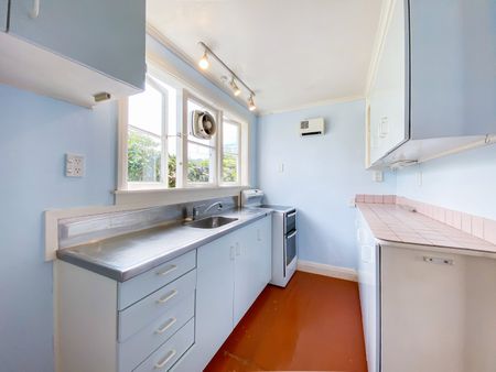 Welcome home to 5 Tarawera Road. - Photo 3