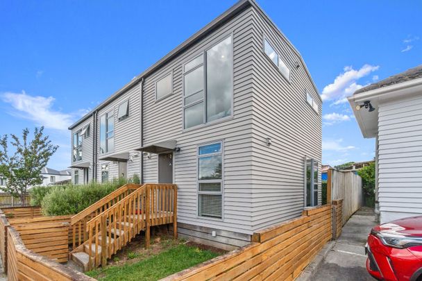 Tidy on Totara - Photo 1
