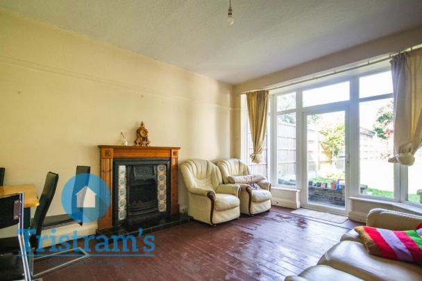 References Pending - 4 bed Shared House - Photo 1