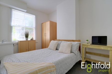 3 bedroom flat to rent - Photo 2