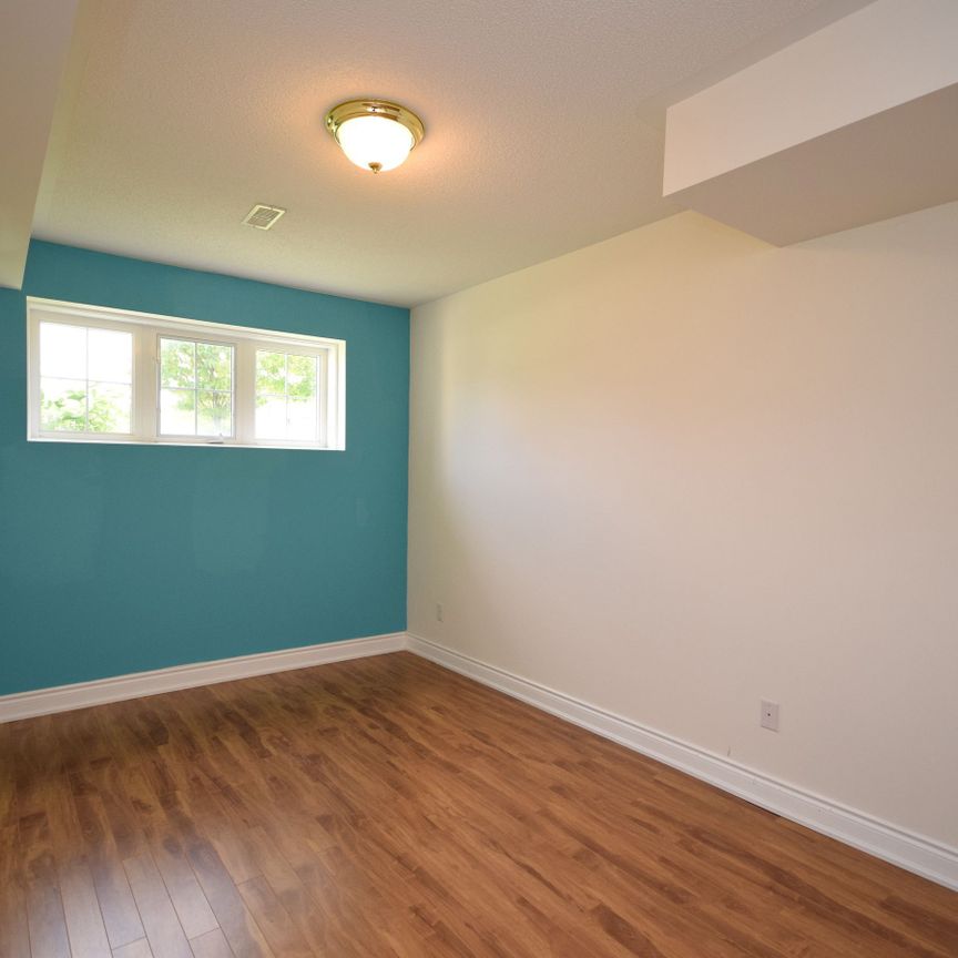 For Lease - 33 Tanager Crescent, Wasaga Beach, Ontario - Photo 1