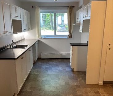 Appartement 5 1/2 demi sous-sol très bien situé à Ste-Foy disponibl... - Photo 1