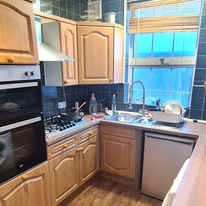 Kings Drive Room 5 - Photo 2