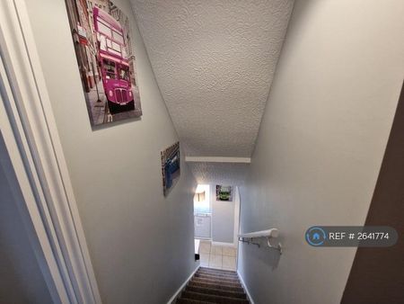 1 bedroom in a house share to rent - Photo 5