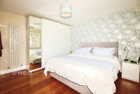 3 bedroom semi-detached bungalow to rent - Photo 2