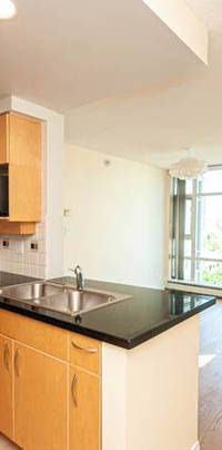 MUST SEE BRIGHT 1 BED 1 BATH @ AQUARIUS II AVAIL NOW - Photo 1