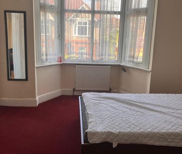 2 Bed Flat, Hindes Road, HA1 - Photo 4