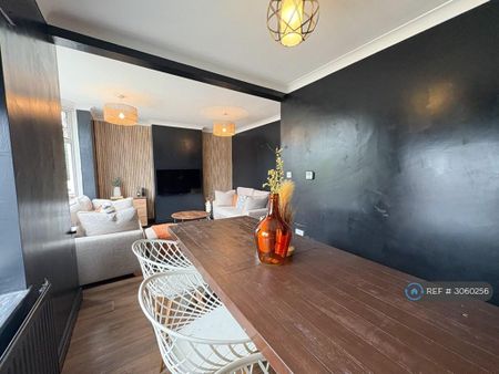 6 bedroom semi-detached house to rent - Photo 4