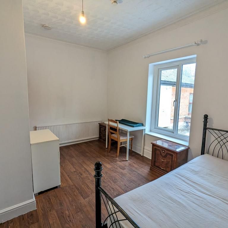 1 bedroom in a house share to rent - Photo 1