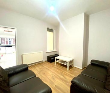 4 bedroom terraced house to rent - Photo 6