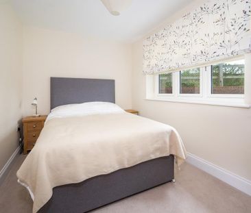 3 bedroom detached bungalow to rent - Photo 3