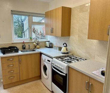 2 bedroom semi-detached bungalow to rent - Photo 6