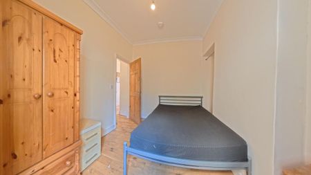 6 bedroom terraced house to rent - Photo 4