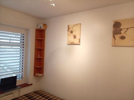 1 bedroom in a house share to rent - Photo 2