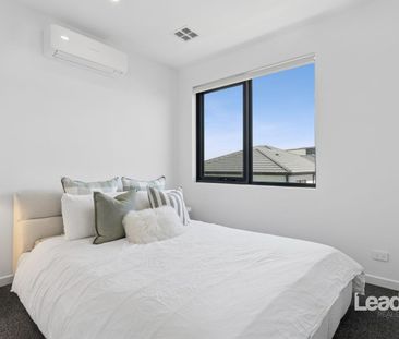 This is the Needle to the thread. - Photo 4