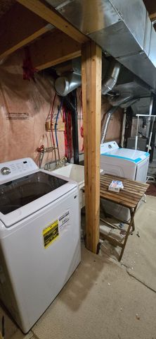 For Lease - 6 Burnsborough Street, Ajax, Ontario - Photo 2