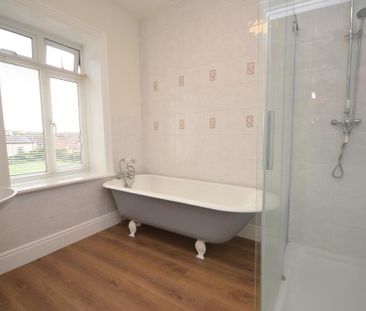 4 bedroom detached house to rent - Photo 2