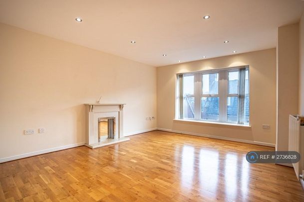 3 bedroom flat to rent - Photo 1