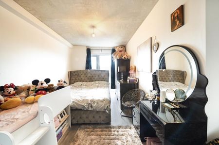 3 bedroom flat to rent - Photo 3