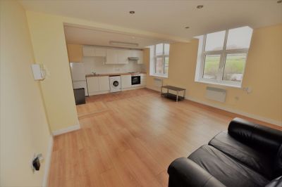 2 bedroom Flat in Flat 2, Leeds - Photo 1