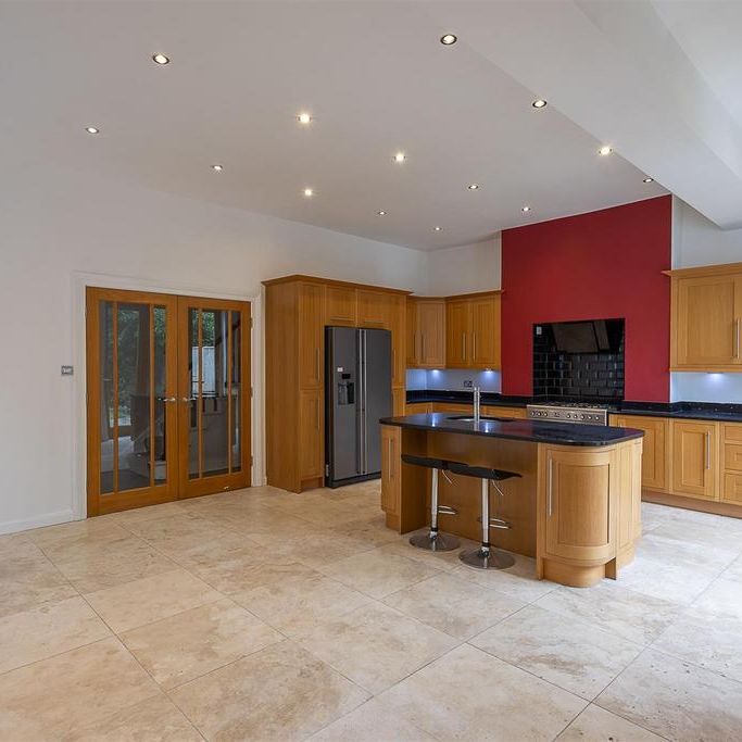 4 bedroom semi-detached house to rent - Photo 1