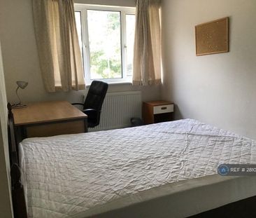 3 bedroom end of terrace house to rent - Photo 6