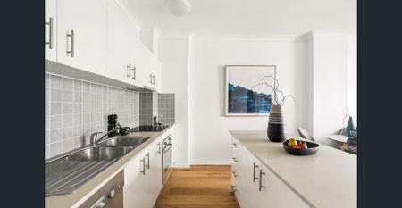 Stylish Retreat in a Quiet, Leafy Setting - Photo 4