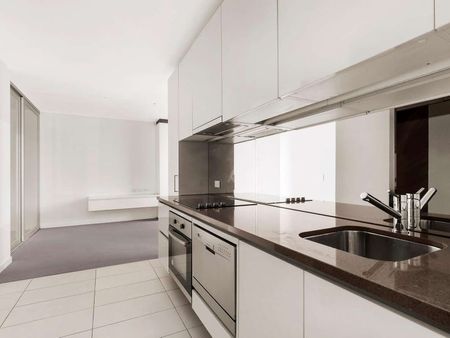 Unfurnished two bedroom apartment located on the 11th floor of the Madison Tower - Photo 2