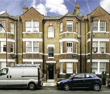 2 bedroom flat in London - Photo 1