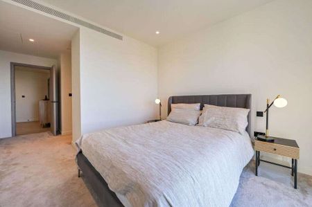 Two bedroom apartment in Aspen at Consort Place. This elegant two bedroom apartment is located on a high floor and offers 835sq/ft of internal space with a South West Facing aspect. - Photo 5