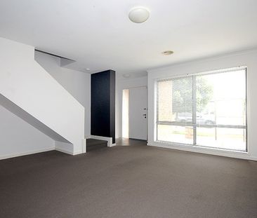 9 Molesworth Drive, Mulgrave - Photo 2