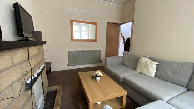 5 bedroom end of terrace house to rent - Photo 1