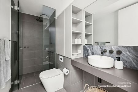 Split-level designer living - Photo 3