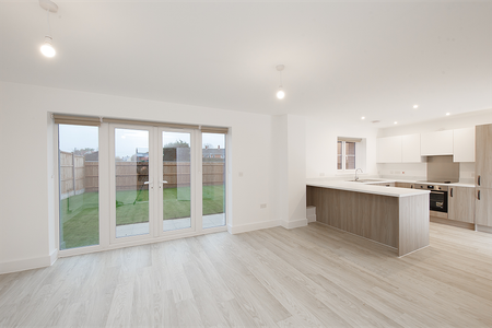 4 bedroom detached house to rent - Photo 3