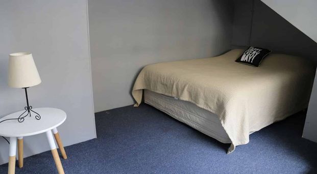 2 bedroom fully furnished apartment - Vogel St - Photo 1