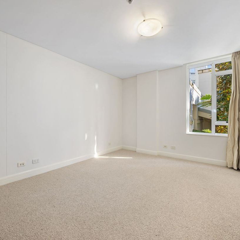A Spacious One Bedroom Urban Oasis - Photo 1