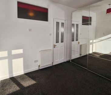 3 bedroom flat to rent - Photo 6