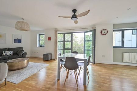 2 bedroom flat to rent - Photo 2