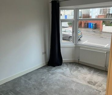 3 Bed Semi-Detached House, Hollinsend Avenue, S12 - Photo 4