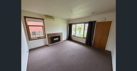 THREE BEDROOM HOUSE WITH DUCTED HEATING - Photo 2