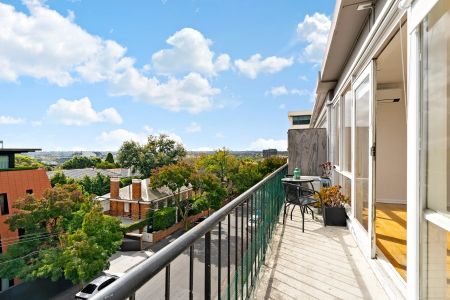 Low Maintenance Apartment In The Perfect Location! - Photo 2